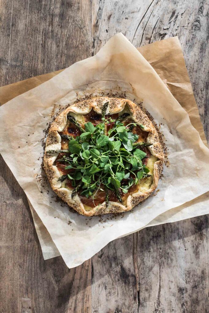 Asparges og serrano galette