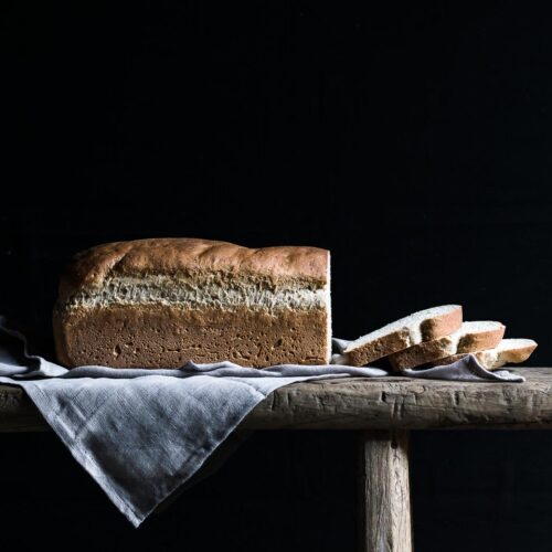 TOASTBRØD – SMØRBAGT, BLØDT OG SPRØDT