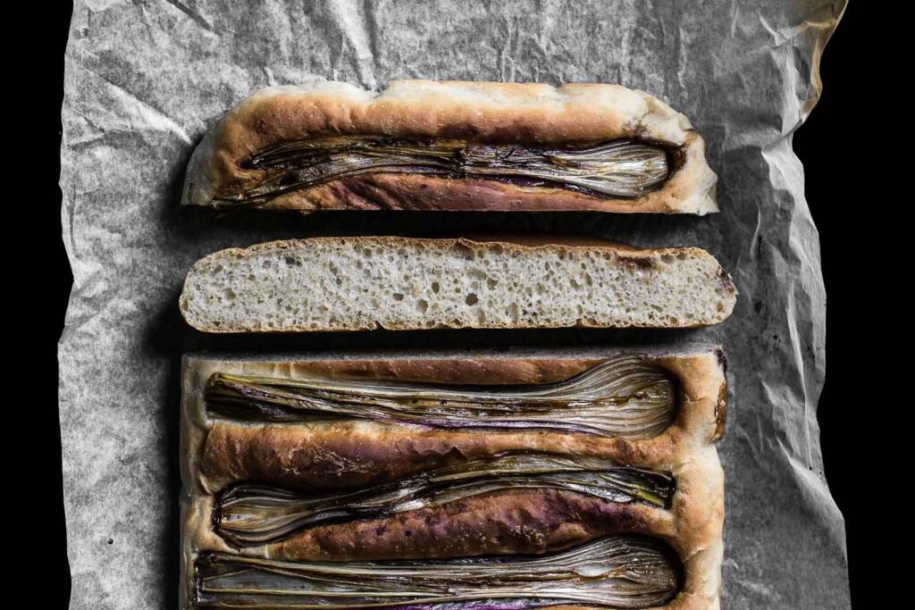 Foccacia med marinerede nye løg