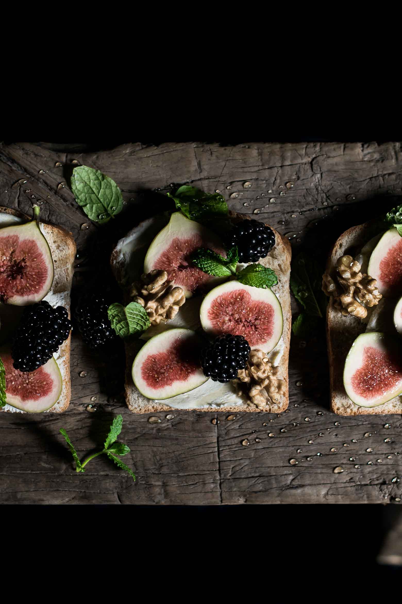 Toast med figner og brombær · 8