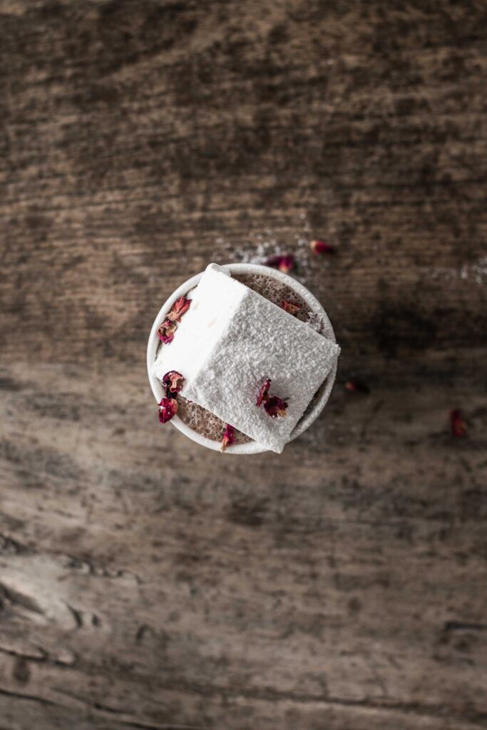 Skumfiduser med kardemomme og rose