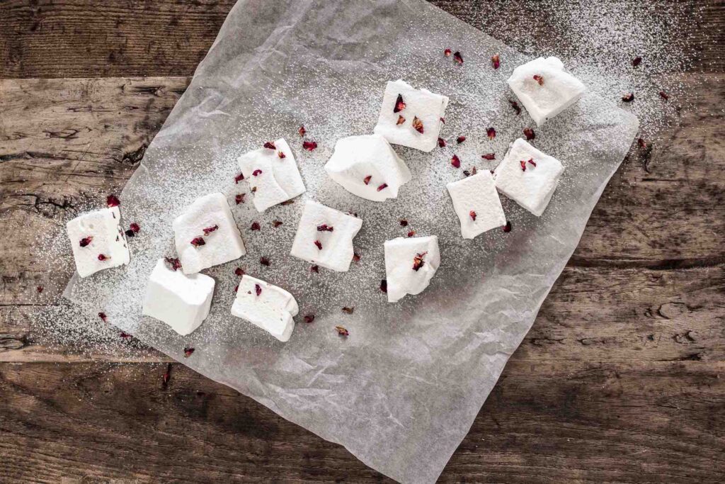 Skumfiduser med kardemomme og rose