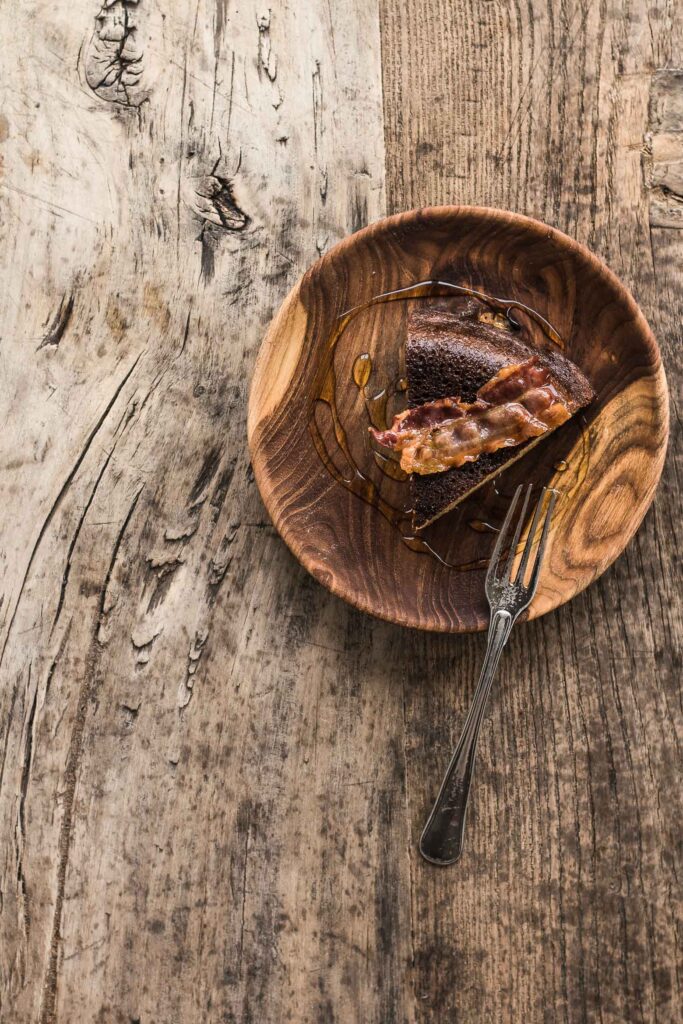 Sprød pandekage med bacon og honning