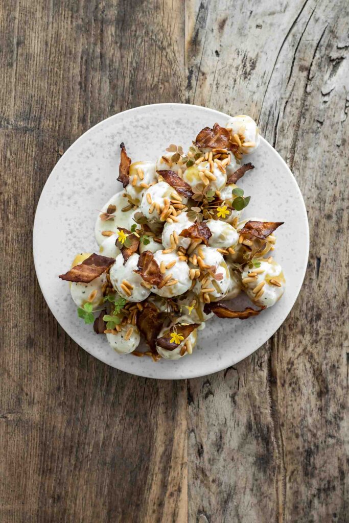 Kartoffelsalat med dijonnaise og bacon