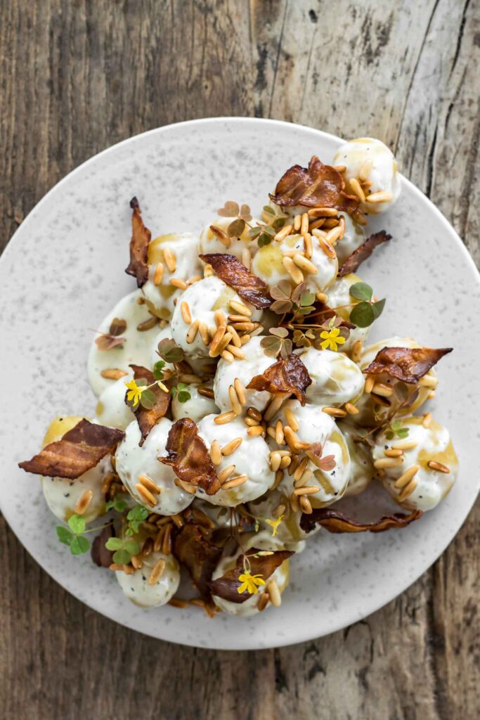 Kartoffelsalat med dijonnaise og bacon