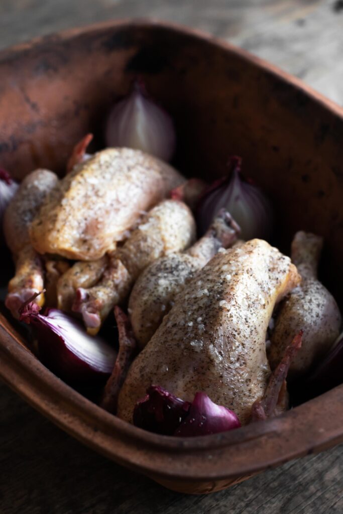 Kyllingeburger med karamelliserede løg og citrusmayo
