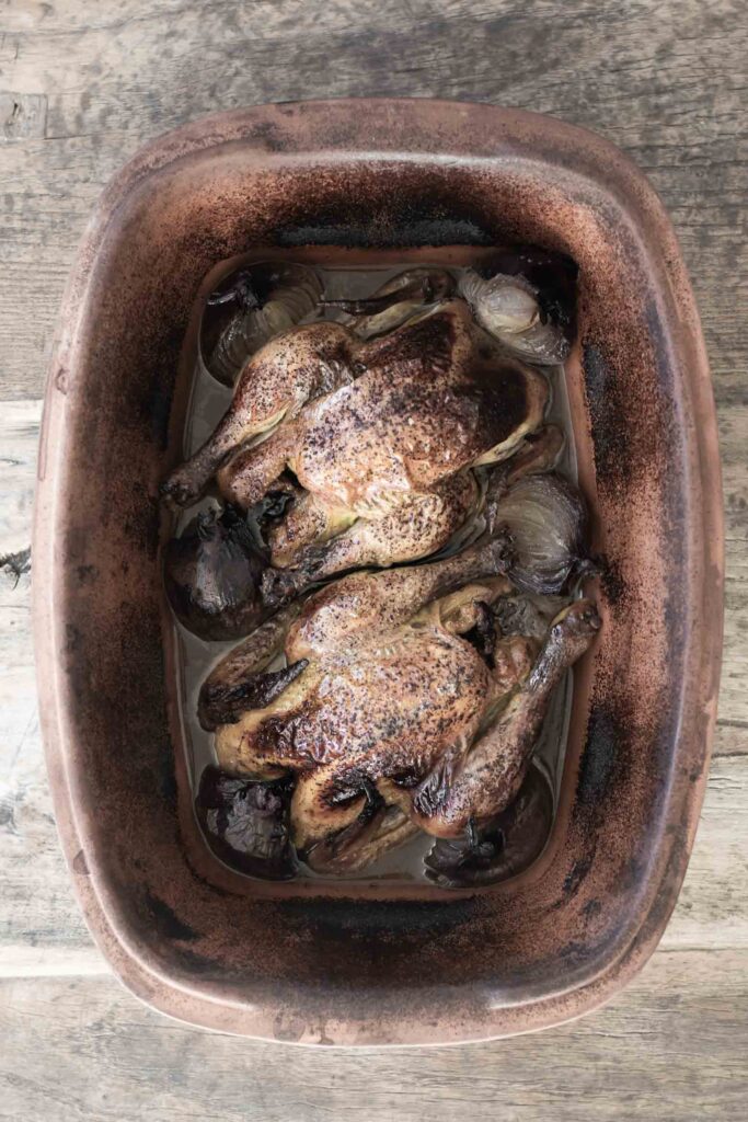 Kyllingeburger med karamelliserede løg og citrusmayo